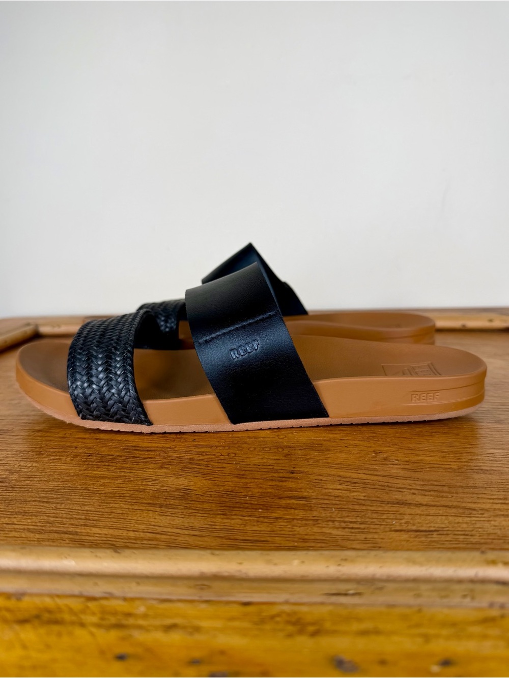 Reef Woman’s Cushion Vista Sandals Black Braid Size 8.5